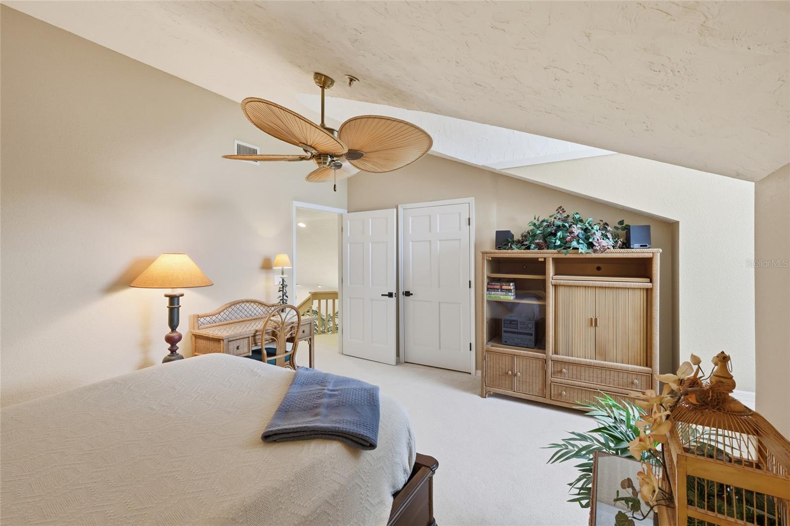 Image 38 of 69 For 11000 Placida Road 1504