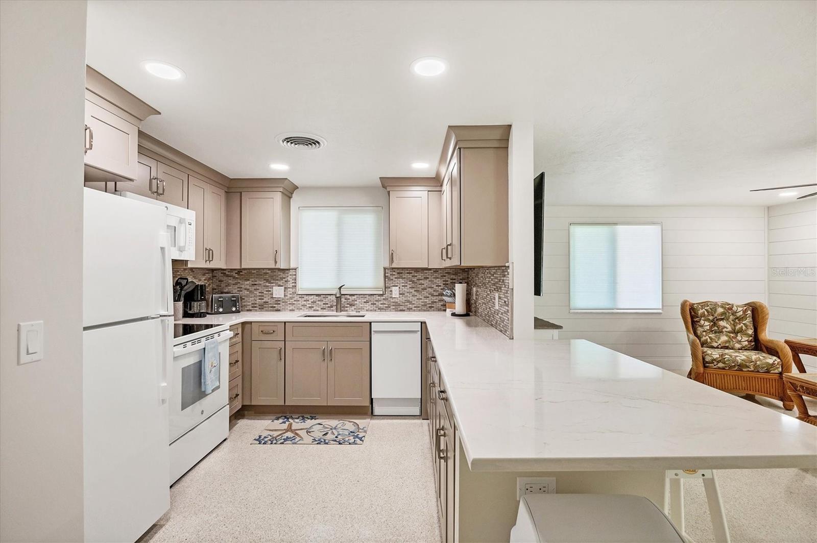 Image 10 of 47 For 1245 Holiday Drive