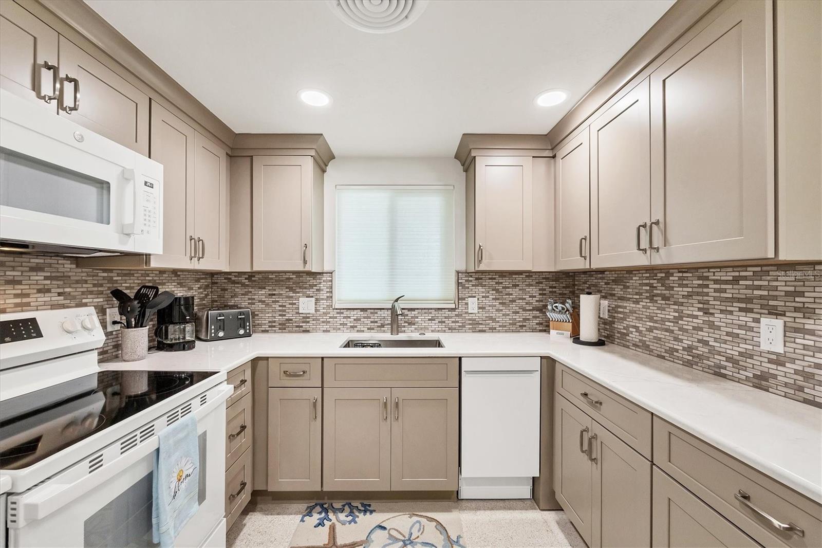 Image 11 of 47 For 1245 Holiday Drive