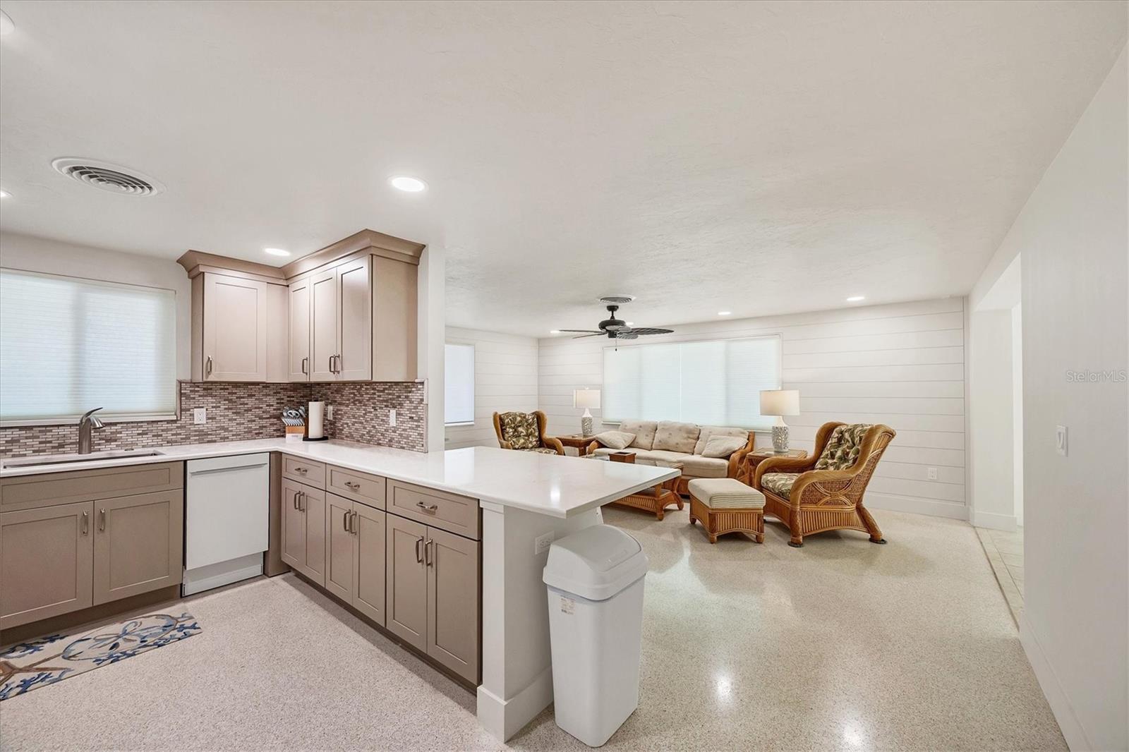 Image 12 of 47 For 1245 Holiday Drive