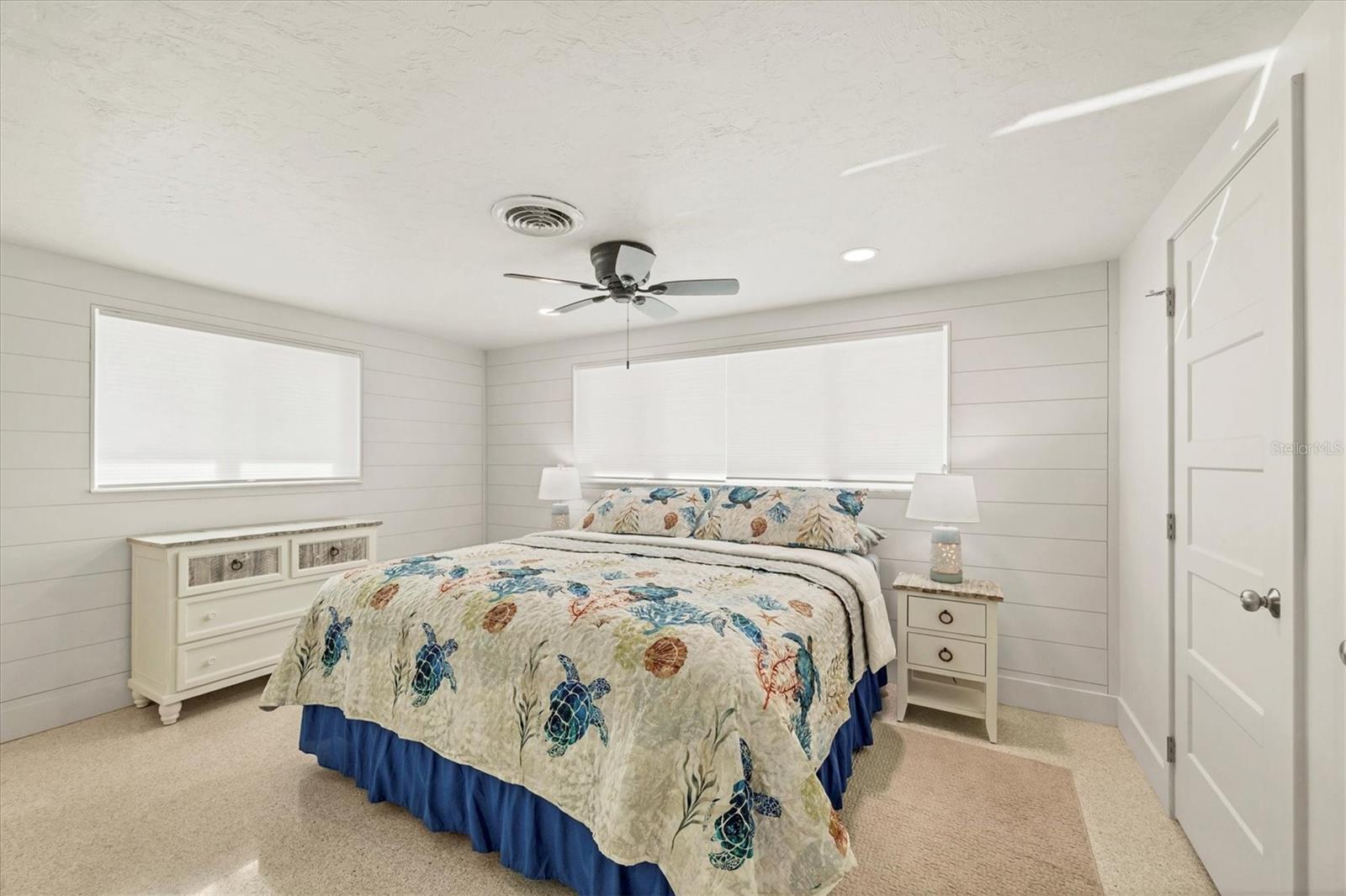 Image 16 of 47 For 1245 Holiday Drive