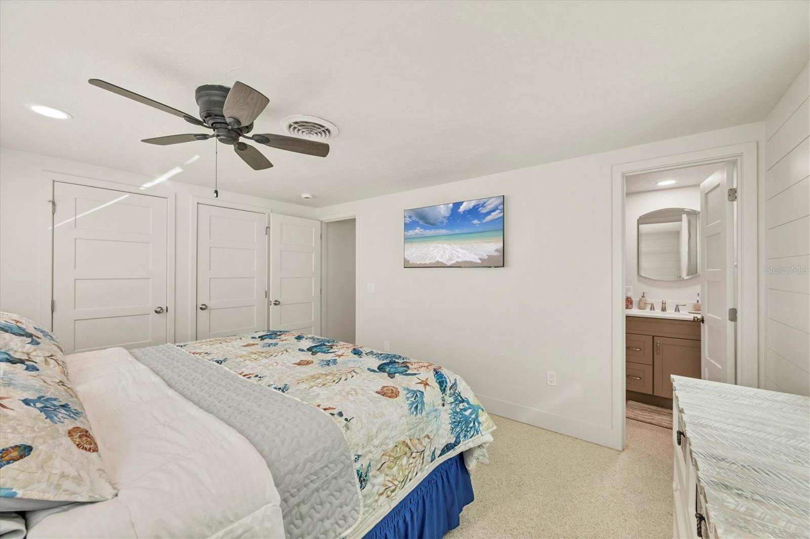 Image 18 of 47 For 1245 Holiday Drive