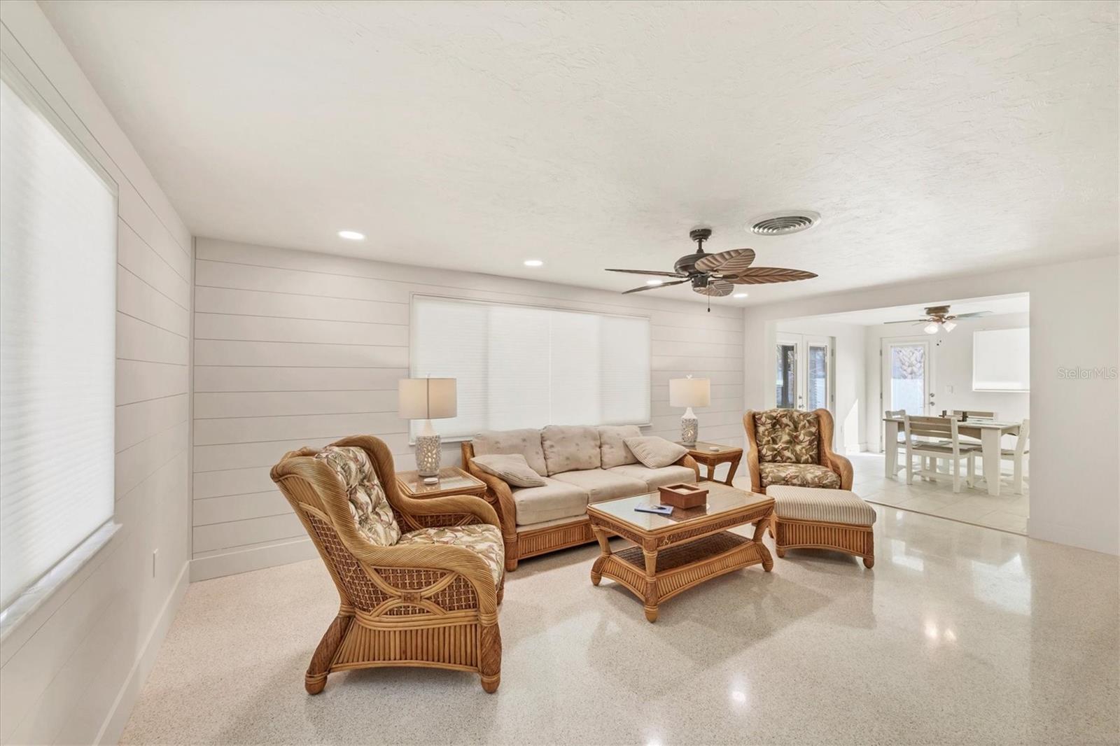 Image 5 of 47 For 1245 Holiday Drive