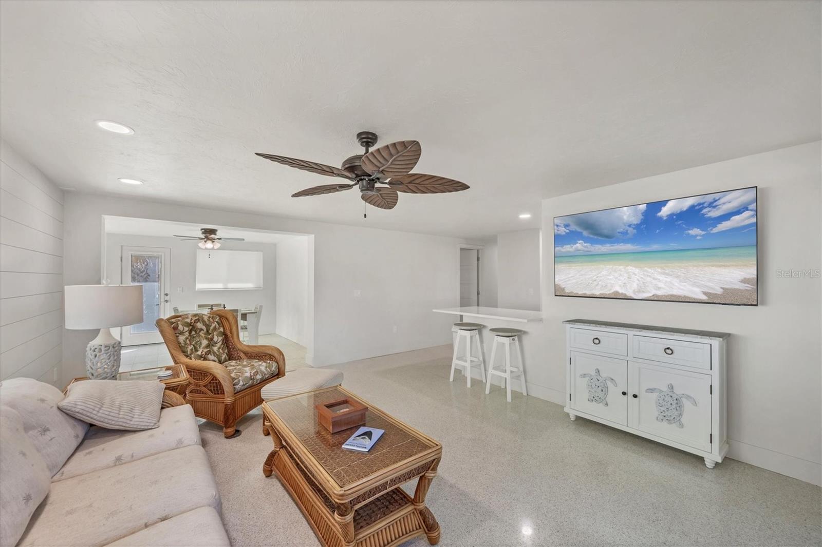 Image 6 of 47 For 1245 Holiday Drive