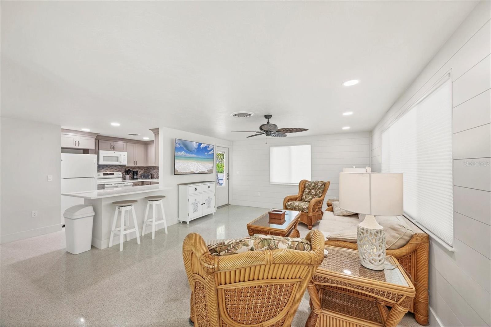 Image 8 of 47 For 1245 Holiday Drive