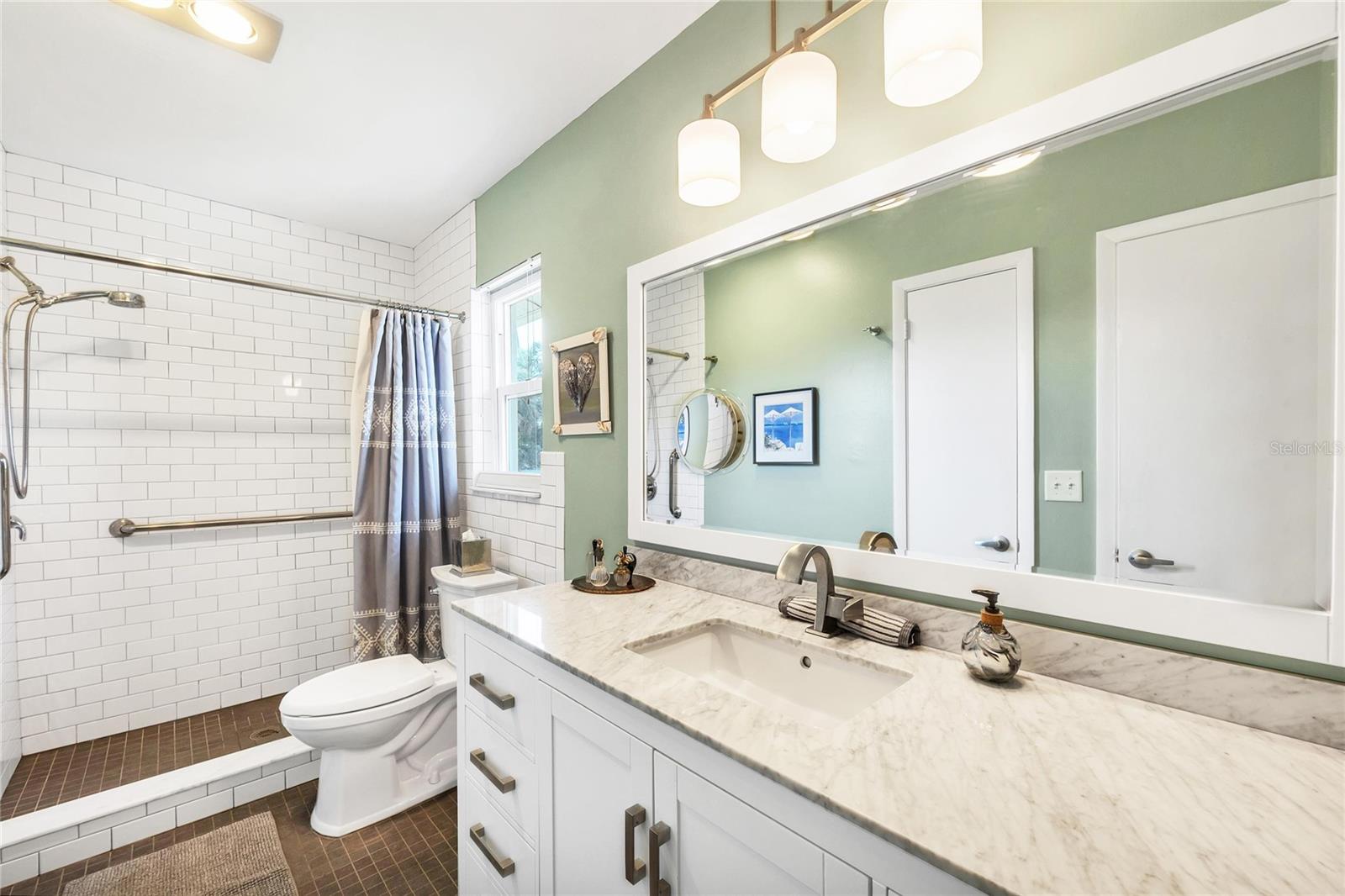 Image 21 of 25 For 1760 Edith Avenue