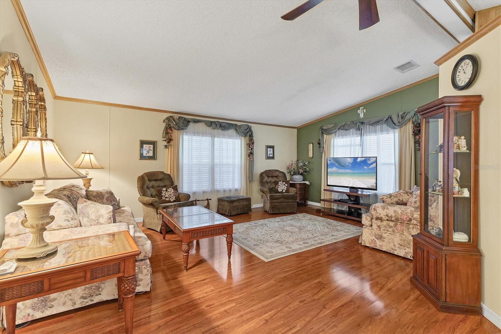 Image 10 of 48 For 775 Candlewyck Drive 47