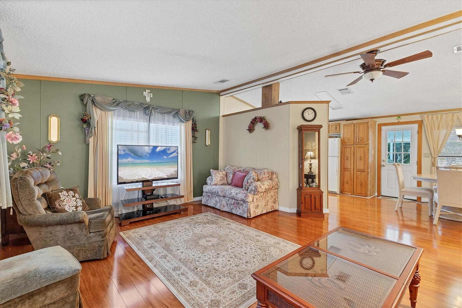 Image 11 of 48 For 775 Candlewyck Drive 47