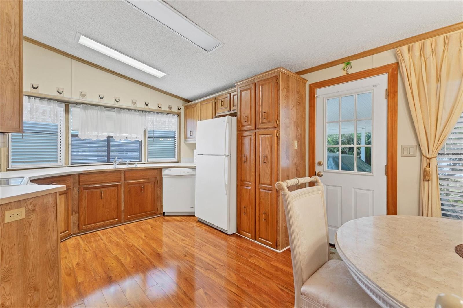 Image 12 of 48 For 775 Candlewyck Drive 47