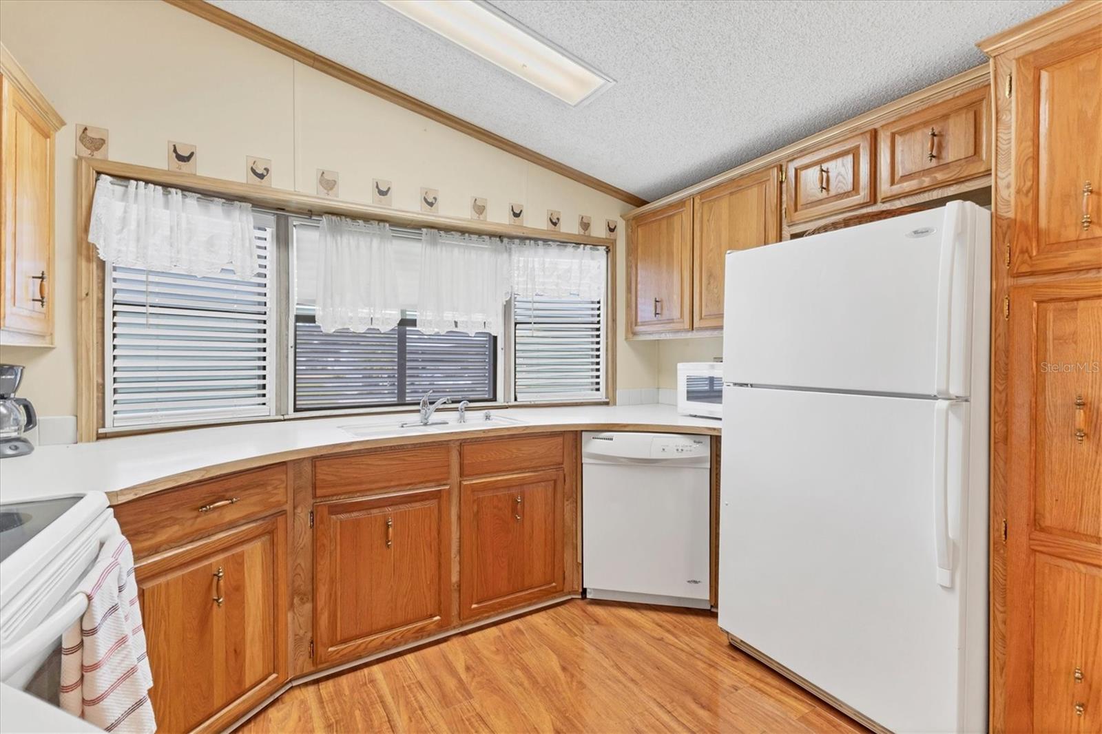 Image 13 of 48 For 775 Candlewyck Drive 47