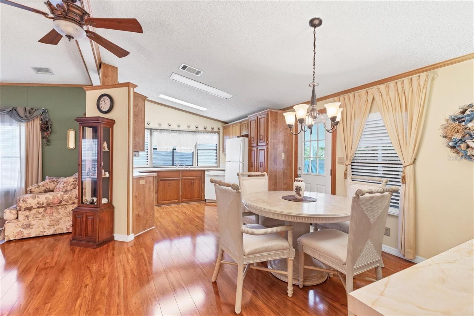 Image 17 of 48 For 775 Candlewyck Drive 47