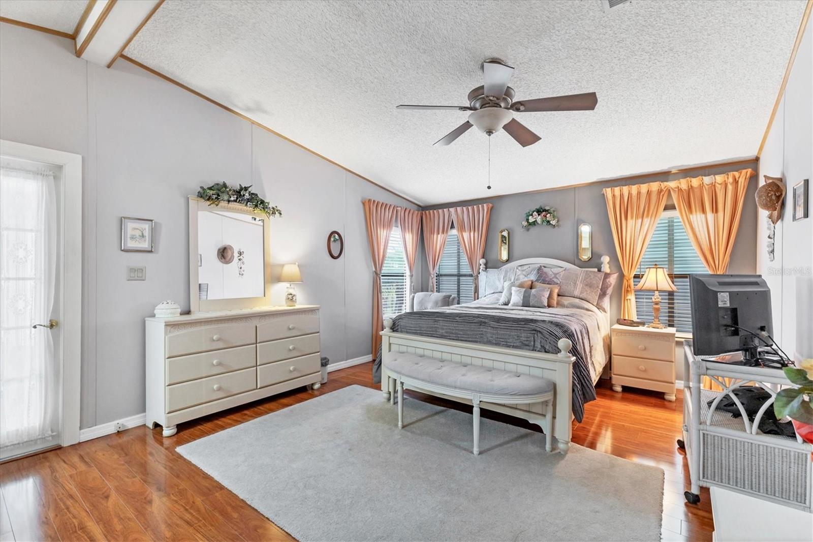 Image 18 of 48 For 775 Candlewyck Drive 47