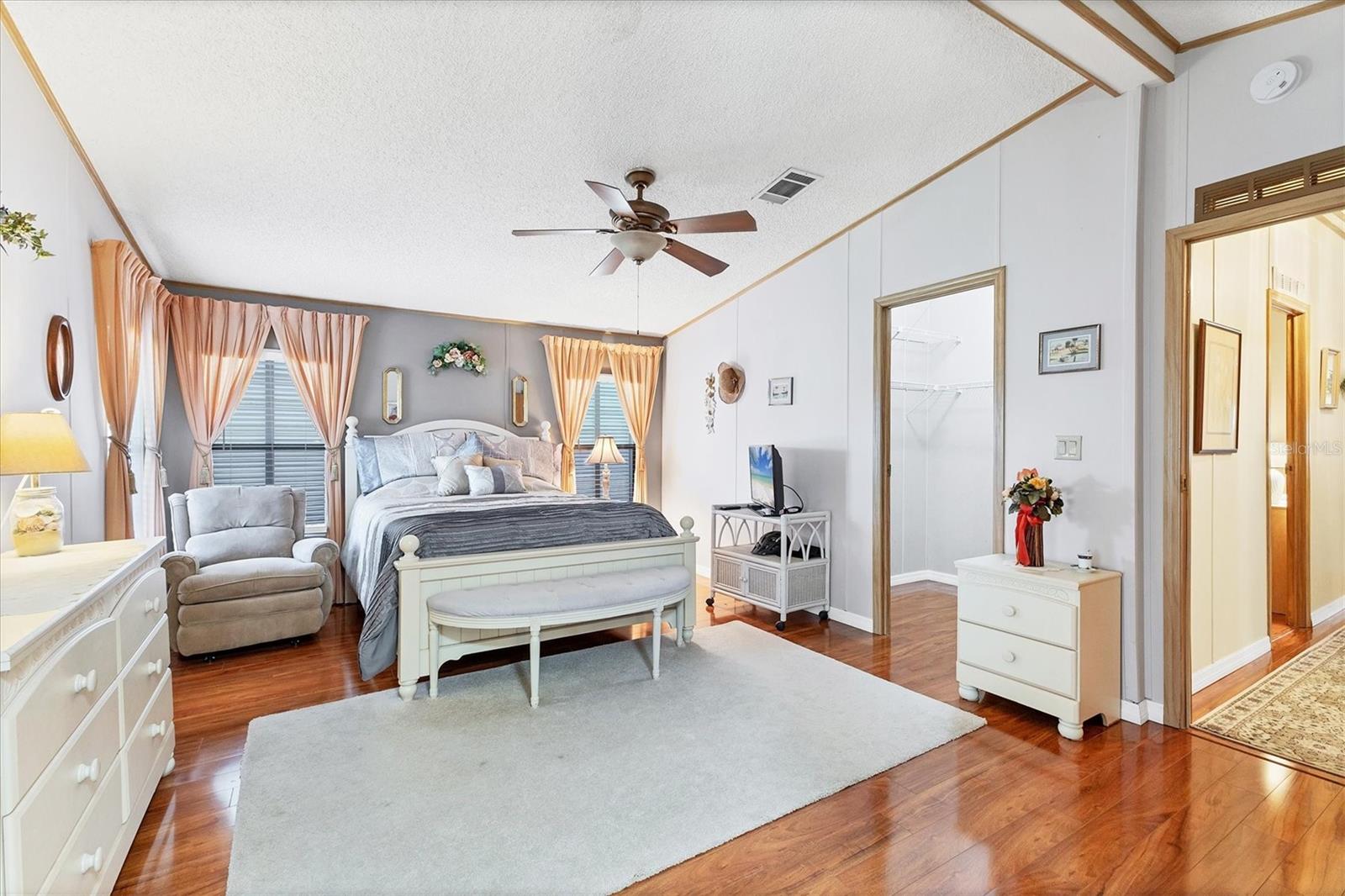 Image 19 of 48 For 775 Candlewyck Drive 47