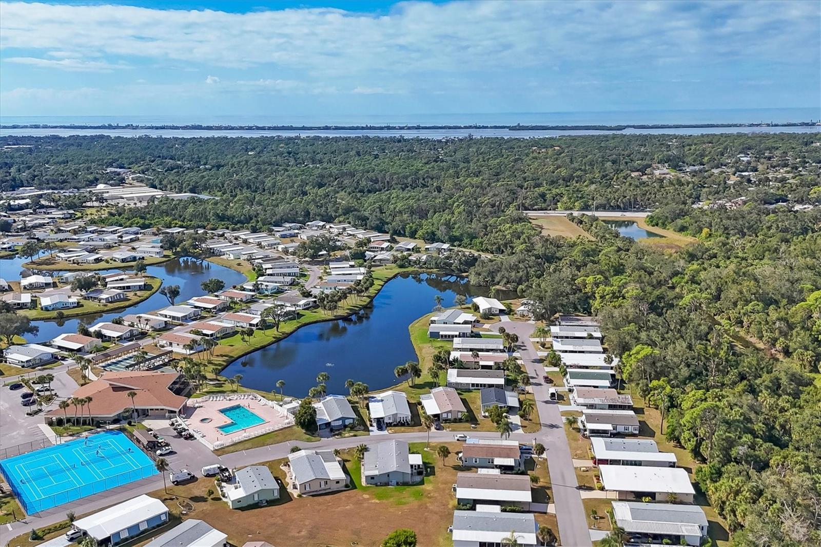 Image 7 of 48 For 775 Candlewyck Drive 47