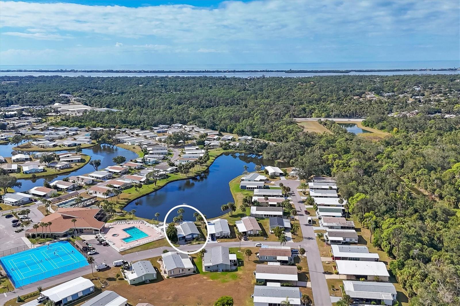 Image 8 of 48 For 775 Candlewyck Drive 47