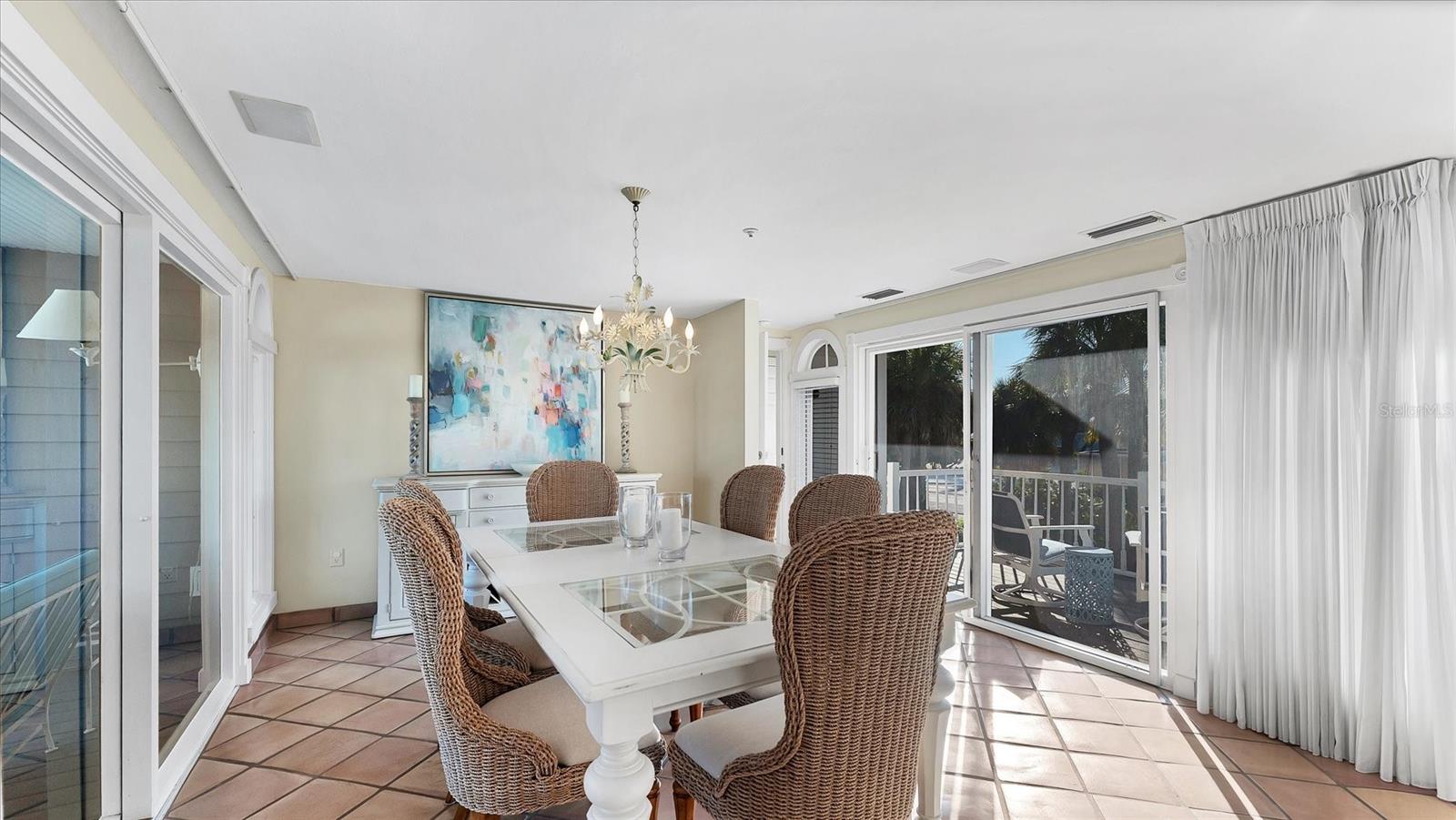 Image 15 of 40 For 402 Lafitte Street