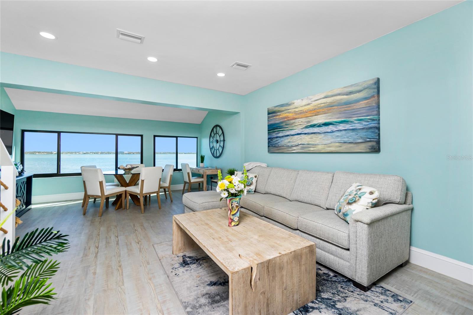 Image 18 of 57 For 2955 Beach Road D123