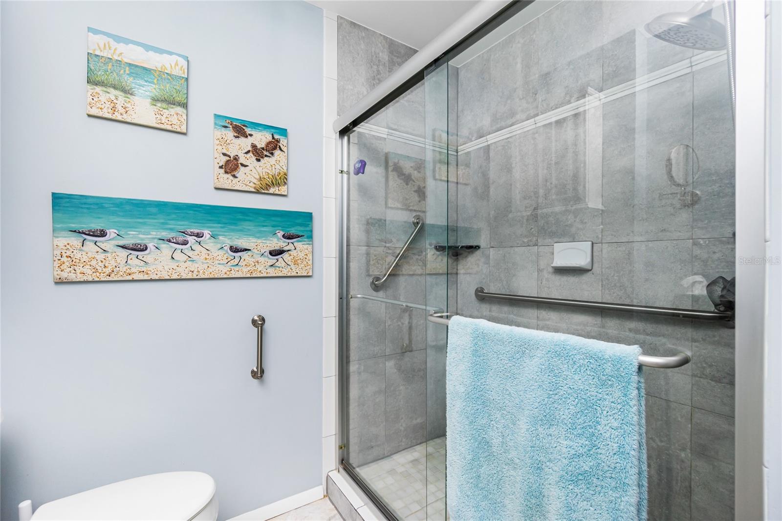 Image 30 of 57 For 2955 Beach Road D123