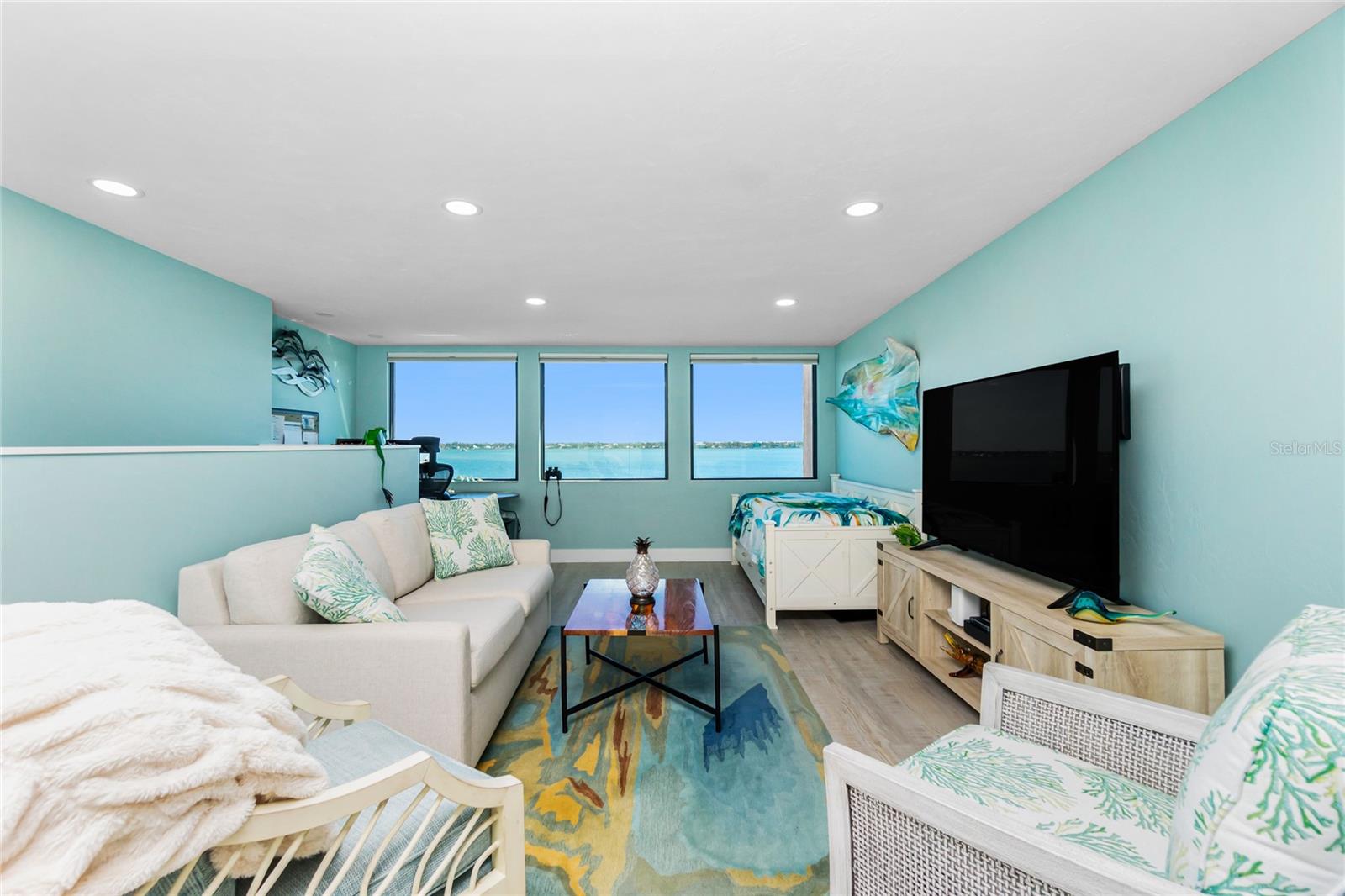 Image 33 of 57 For 2955 Beach Road D123