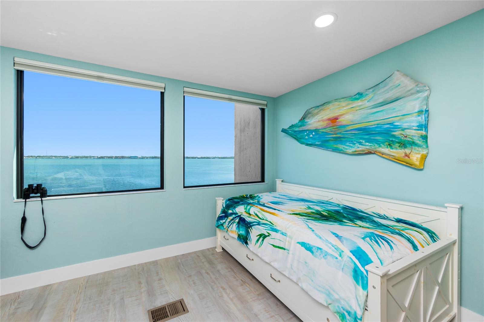 Image 35 of 57 For 2955 Beach Road D123