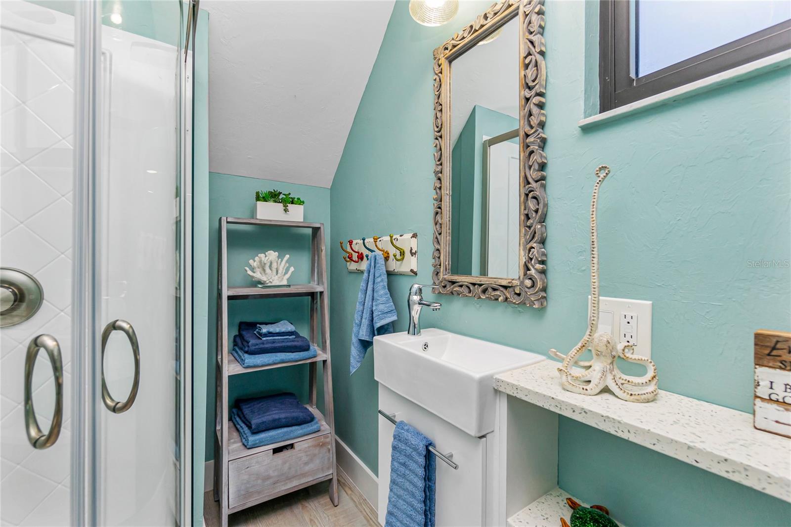 Image 39 of 57 For 2955 Beach Road D123