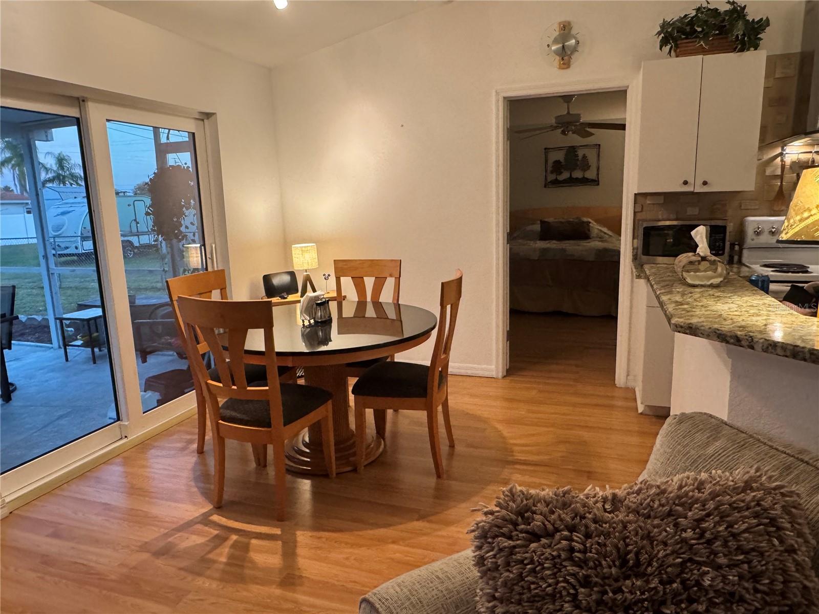 Image 5 of 33 For 6984 Mamouth Street