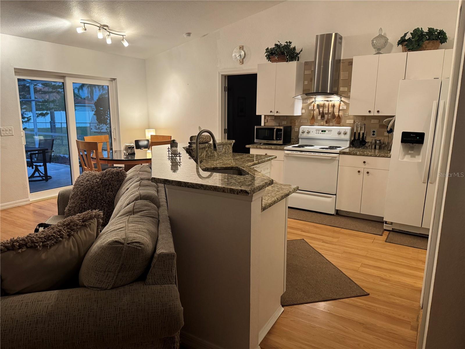 Image 6 of 33 For 6984 Mamouth Street