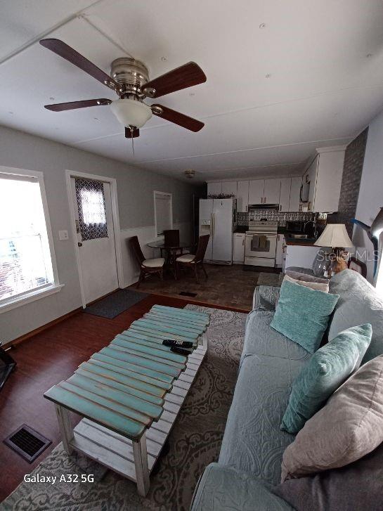 Image 10 of 35 For 1286 Tropical Terrace