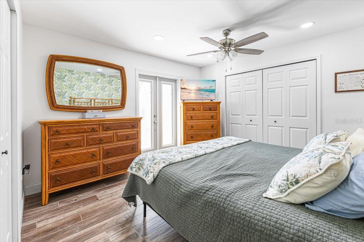 Image 17 of 53 For 830 Park Road