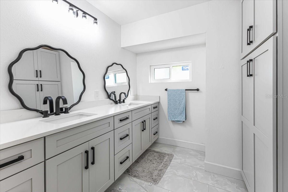 Image 20 of 53 For 830 Park Road