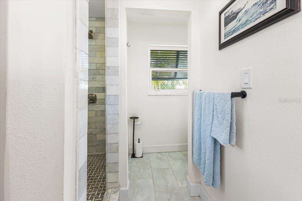 Image 21 of 53 For 830 Park Road