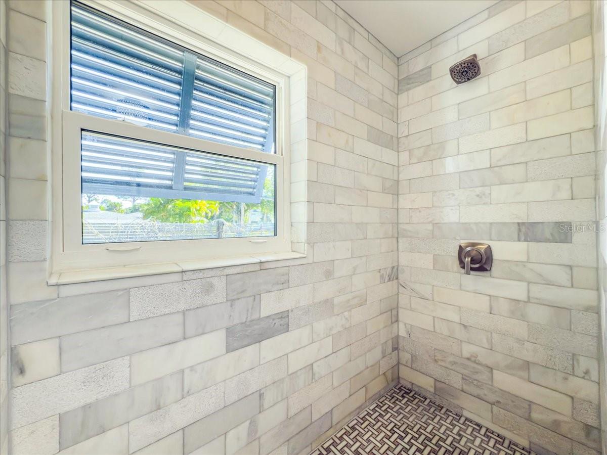 Image 22 of 53 For 830 Park Road