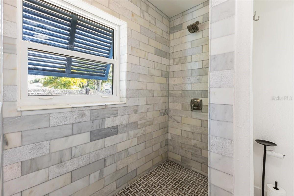 Image 23 of 53 For 830 Park Road