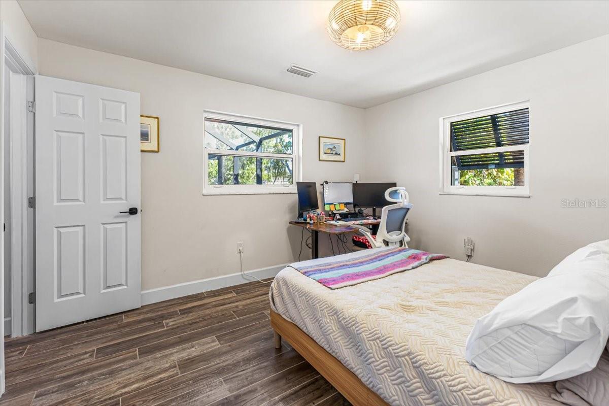 Image 26 of 53 For 830 Park Road