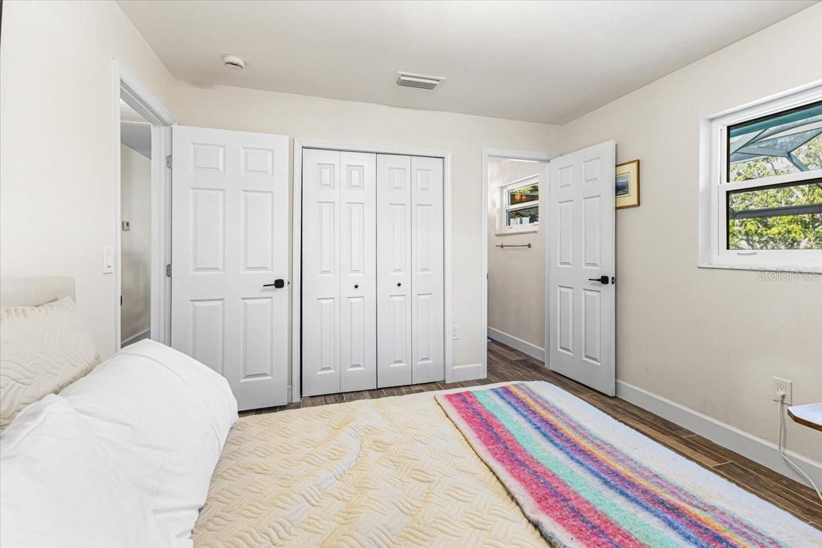 Image 27 of 53 For 830 Park Road