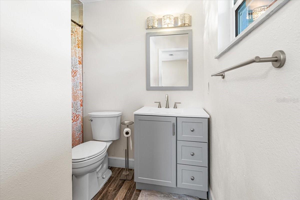 Image 28 of 53 For 830 Park Road