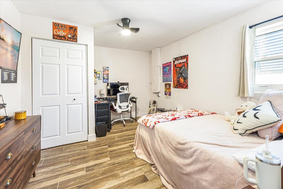 Image 30 of 53 For 830 Park Road