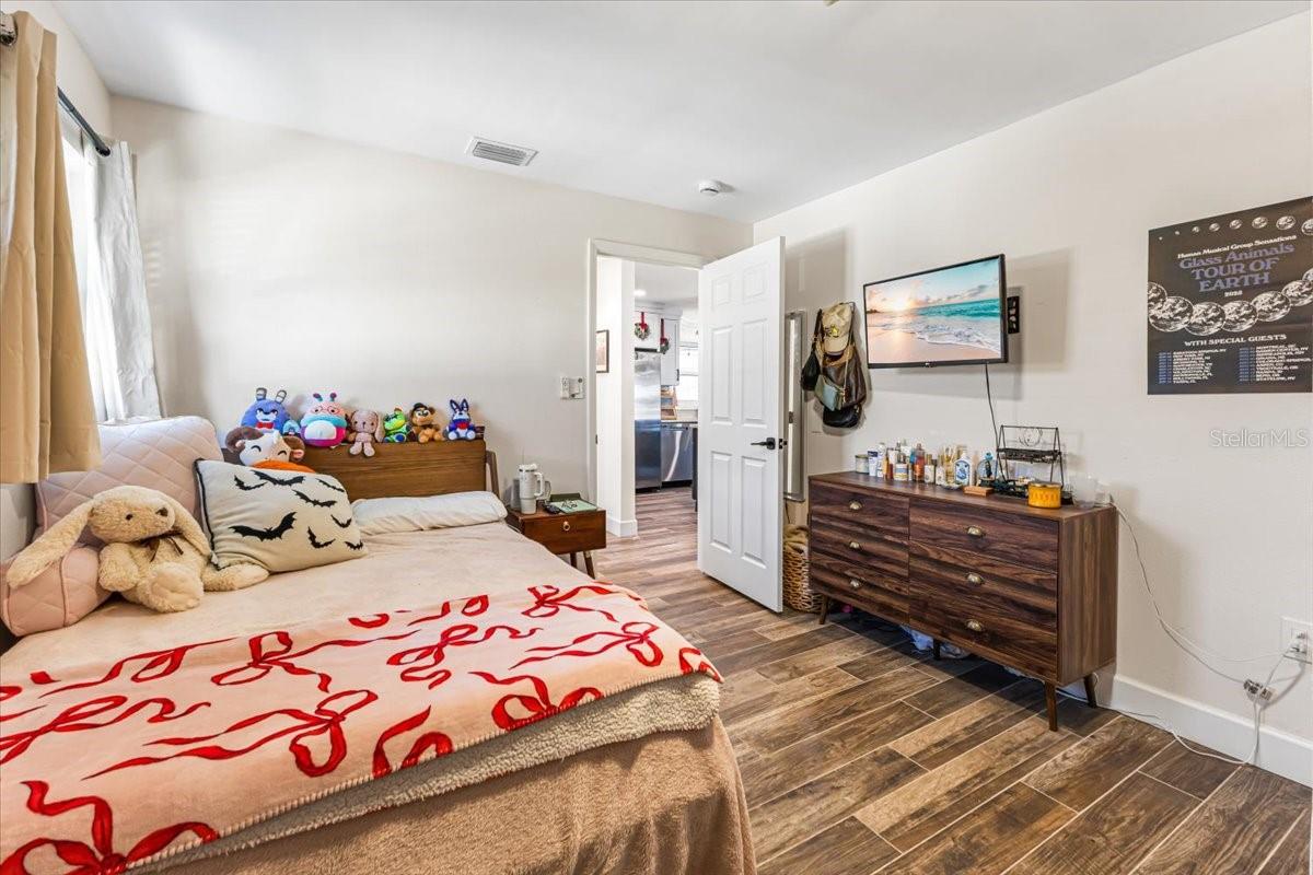 Image 31 of 53 For 830 Park Road