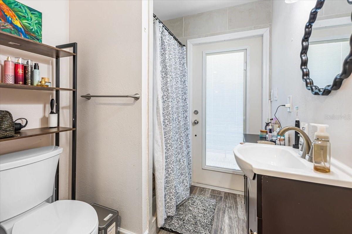 Image 32 of 53 For 830 Park Road