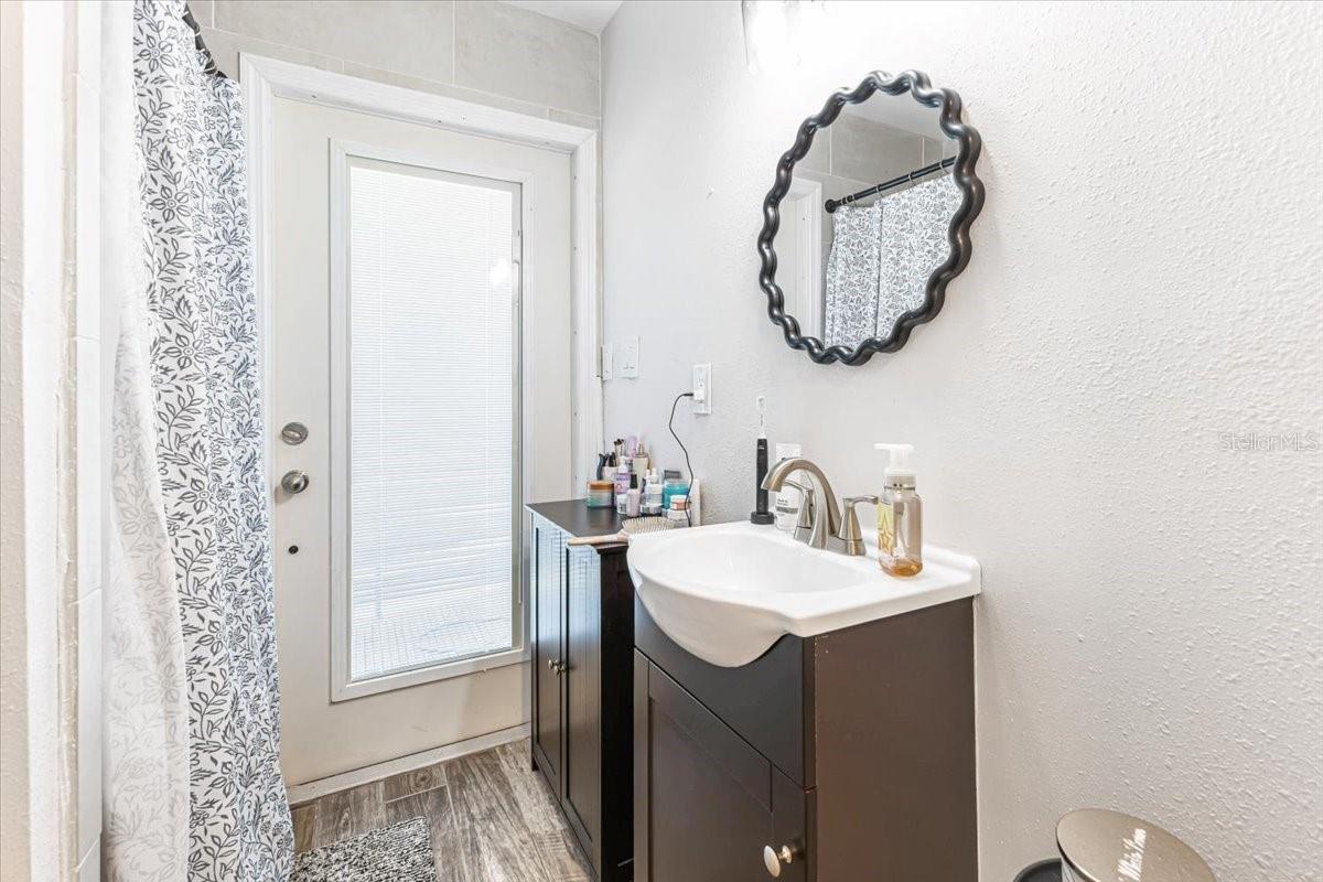 Image 33 of 53 For 830 Park Road