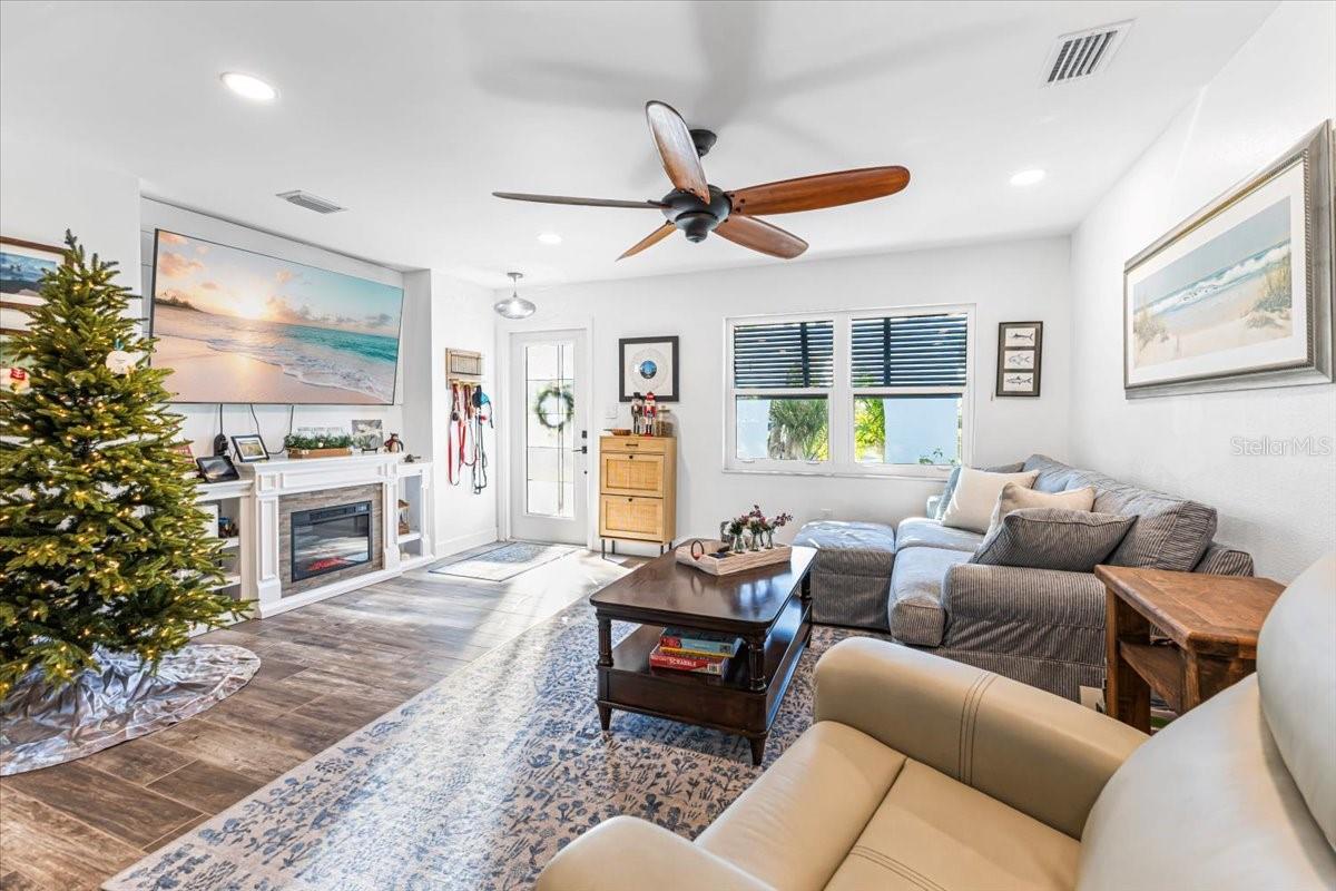 Image 7 of 53 For 830 Park Road