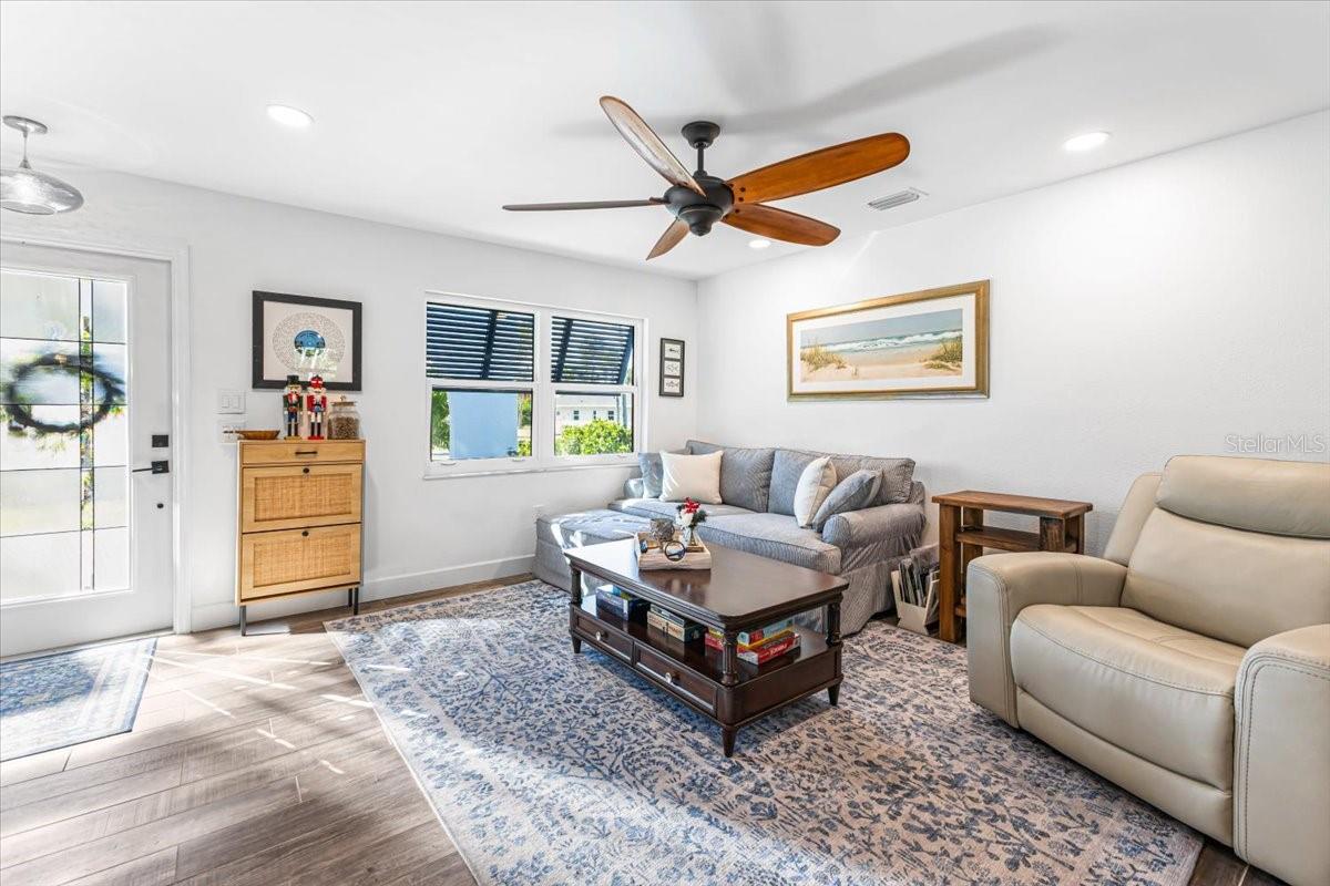 Image 8 of 53 For 830 Park Road