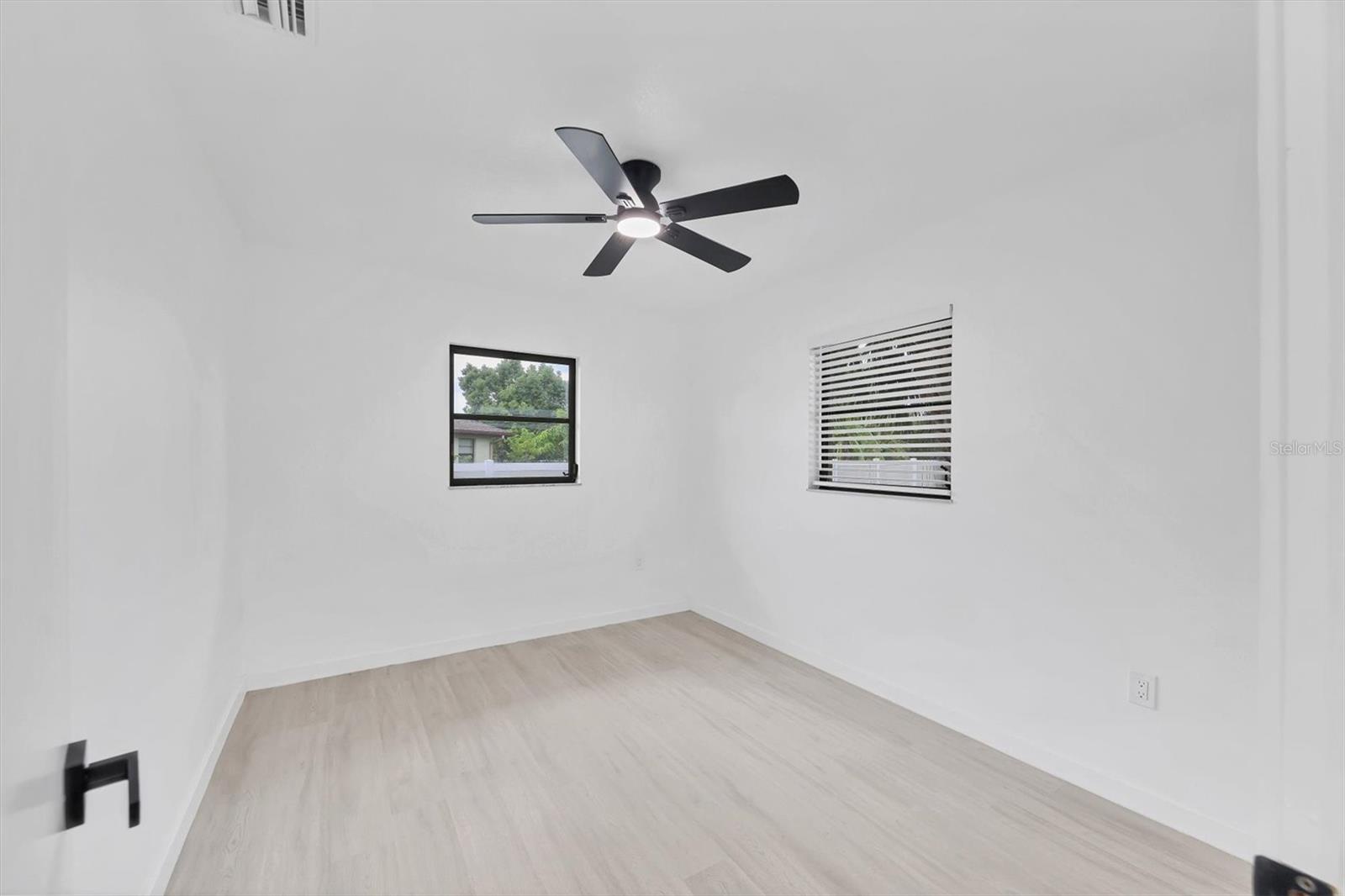 Image 27 of 28 For 948 Andrews Avenue Nw