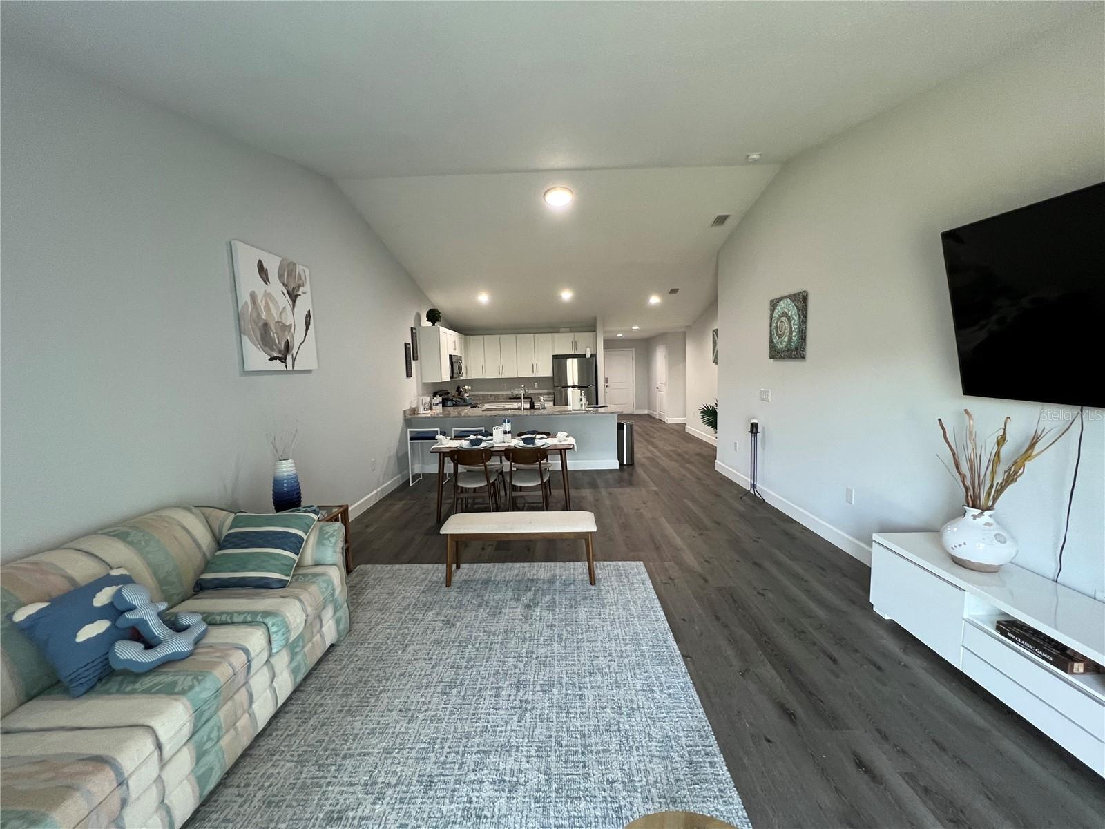 Image 20 of 47 For 9092 Agate Street