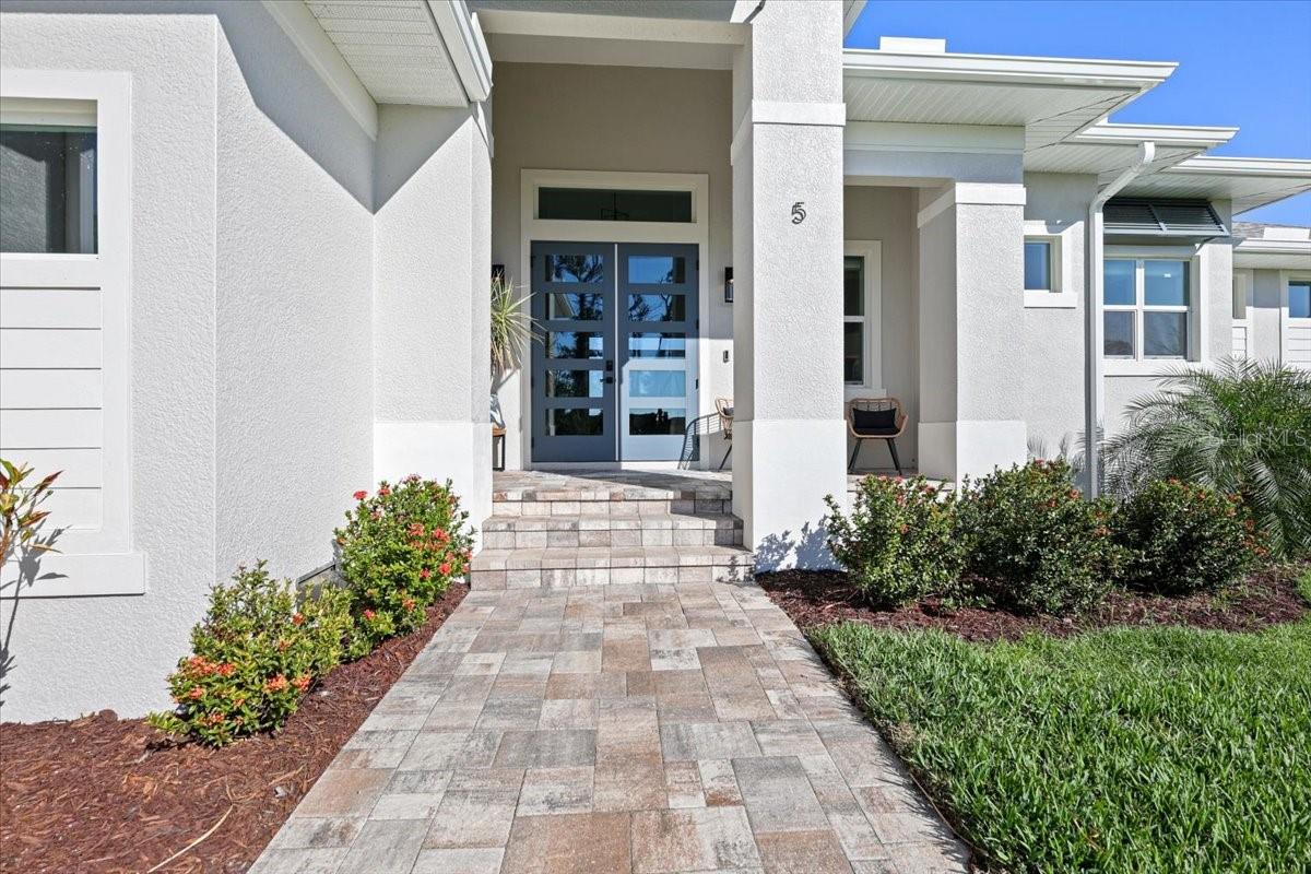 Image 3 of 52 For 5 Reef Court