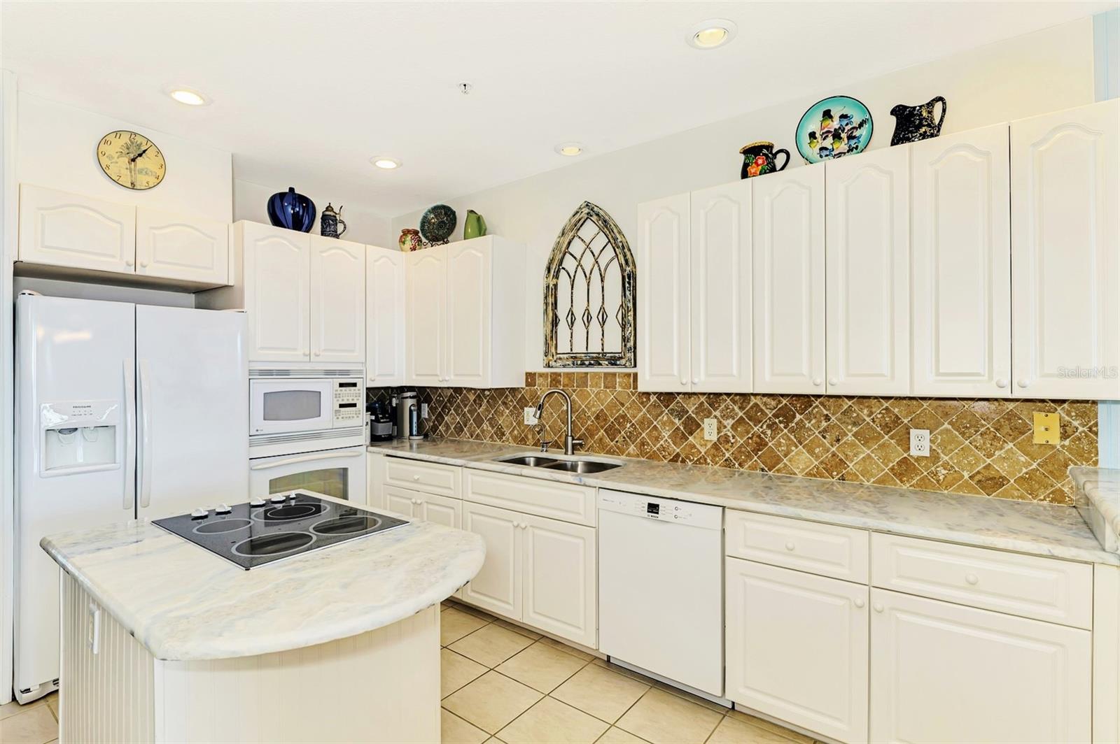 Image 10 of 55 For 4410 Warren Avenue 504