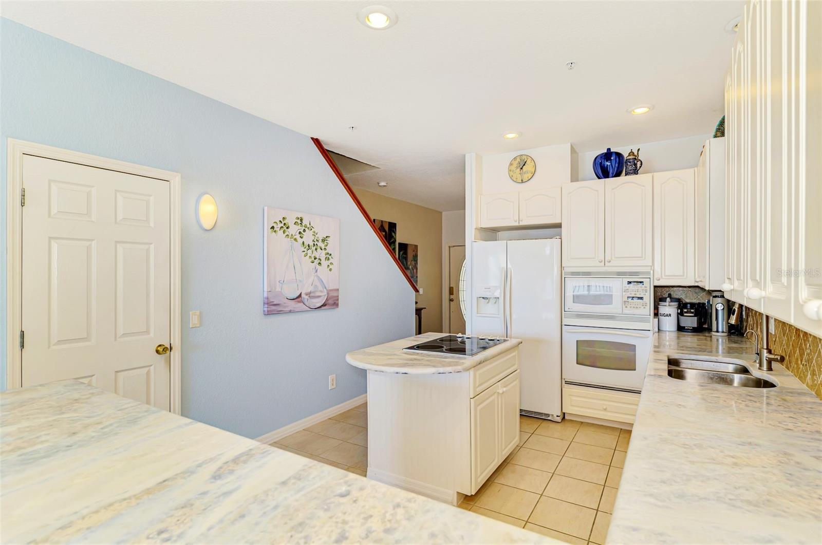 Image 11 of 55 For 4410 Warren Avenue 504