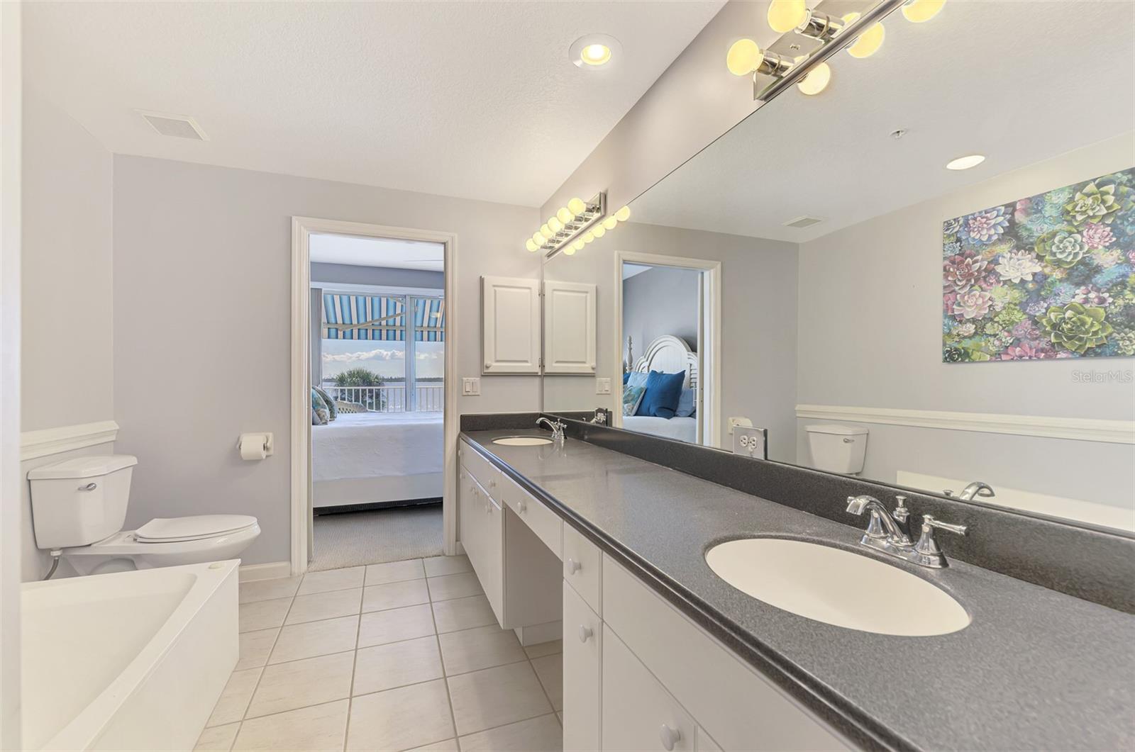 Image 20 of 55 For 4410 Warren Avenue 504