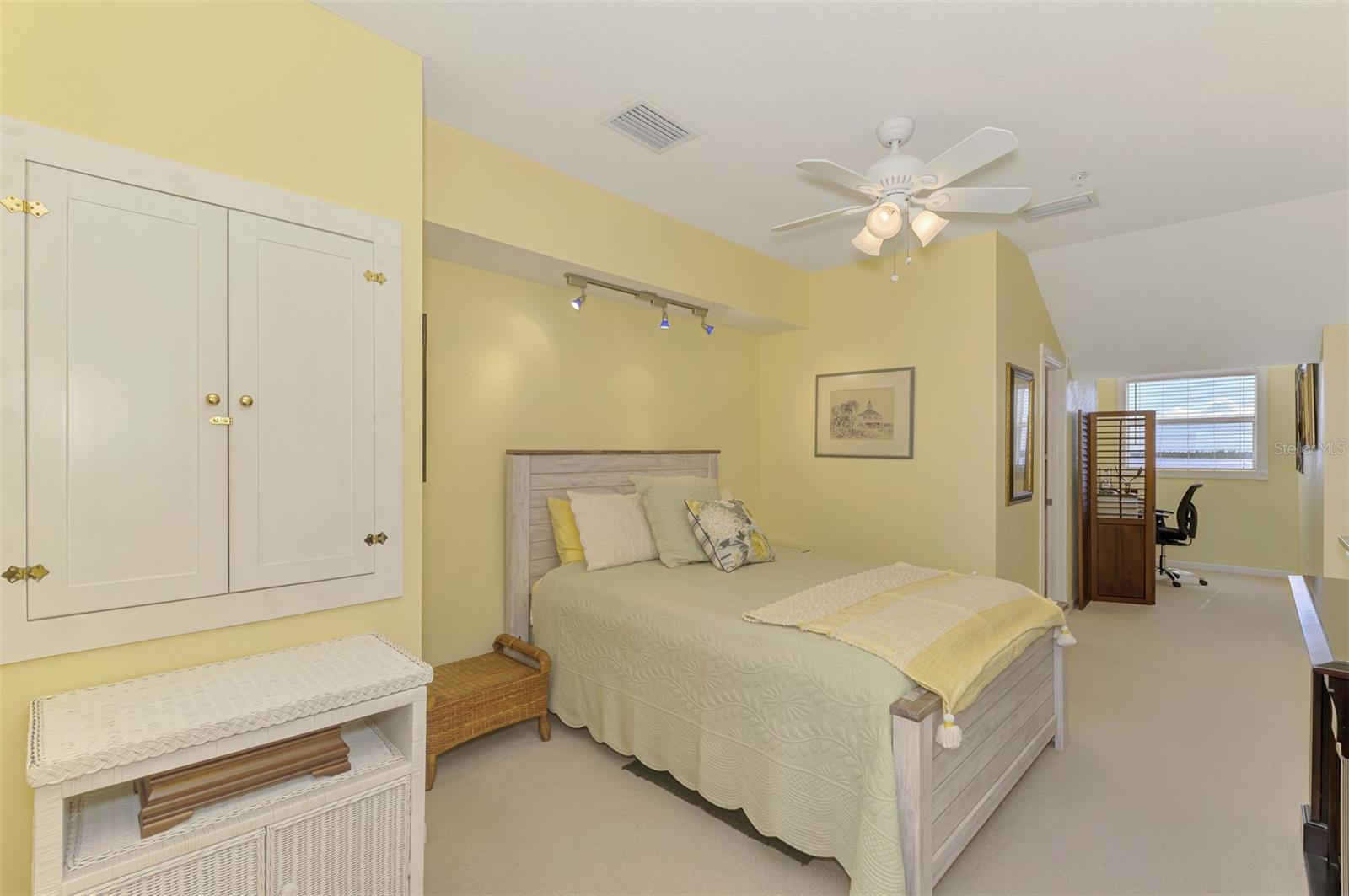 Image 29 of 55 For 4410 Warren Avenue 504