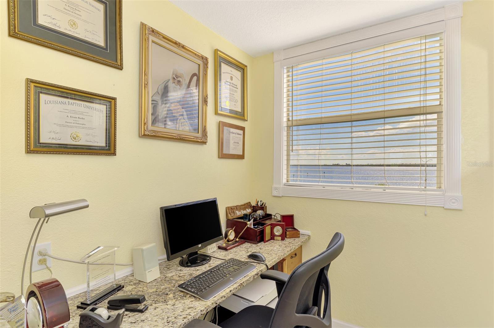 Image 31 of 55 For 4410 Warren Avenue 504